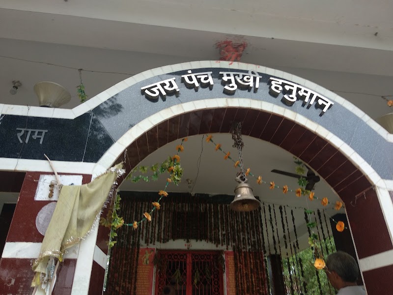 Akrur Ji Mandir, Vrindavan - Akrur Ji Mandir, Vrindavan, Shri Akrur Mandir, Radha Vallabh Temple Rd, Shri Radha Puram, Vatsalya Gram, Vrindavan, Uttar Pradesh 281121, India