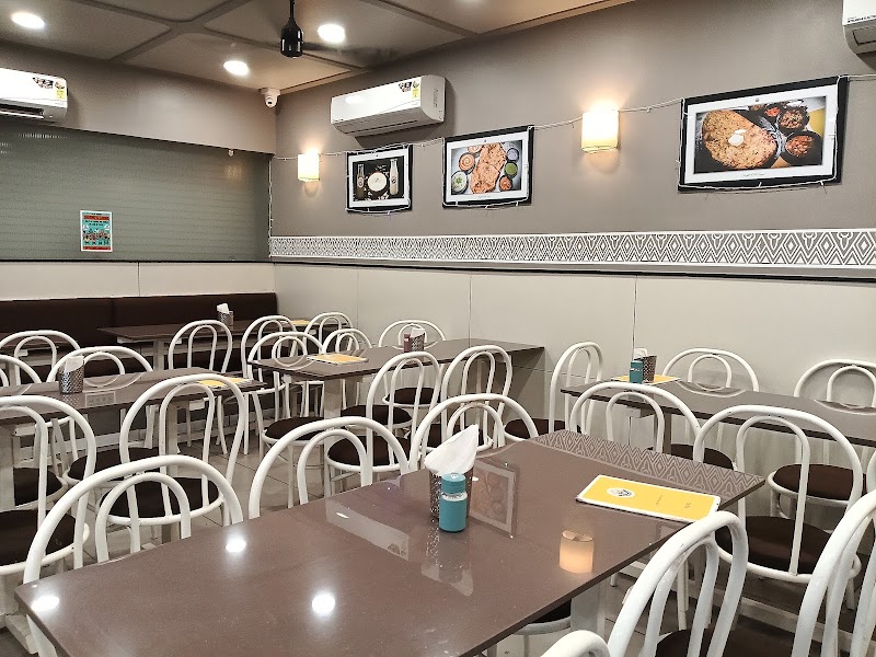 Kulcha Lal Parantha Das - Kulcha Lal Parantha Das Shop No-4, Plot No-1, Mahakal Marg, Kot Mohalla, Jaisinghpura, Ujjain, Madhya Pradesh 456006, India