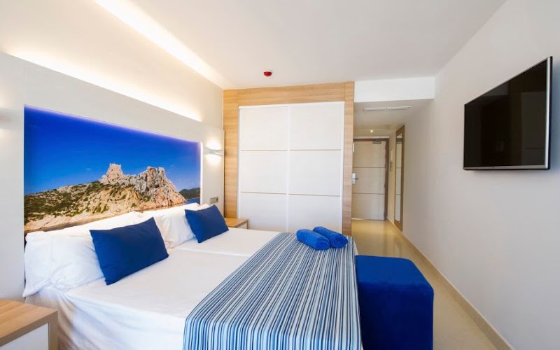 Globales Playa Estepona - Globales Playa Estepona Av. José Luis Carrillo, s/n, 29688 Atalaya Isdabe, Málaga, Spain