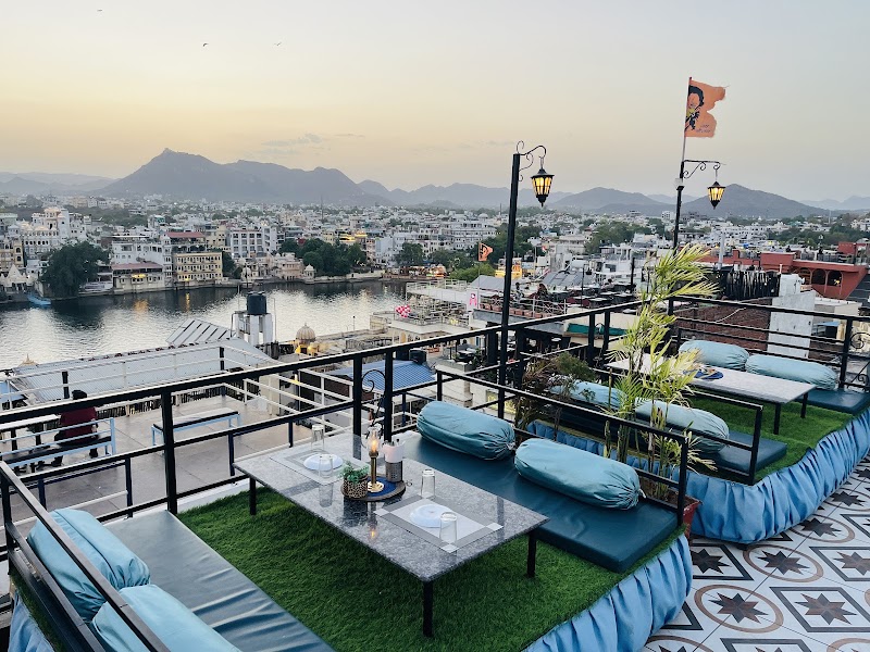 The Lakecity Rooftop Cafe And Restaurant - The Lakecity Rooftop Cafe And Restaurant Budh Ji Ka Darwaja, Jagdish Chowk, Ward 4, Udaipur, Rajasthan 313001, India