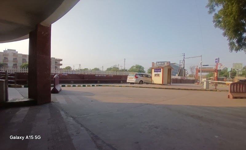 Parking - Parking, HM97+W72, Chaitanya Vihar, Rajpur Khadar, Vrindavan, Uttar Pradesh 281121, India