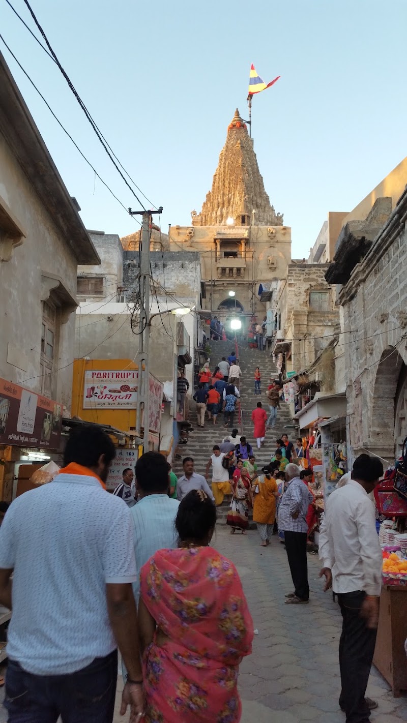 Dwarkadhish Market - Dwarkadhish Market, 6XQ9+776, Dwarkadhish Temple Rd, Dwarka, Gujarat 361335, India