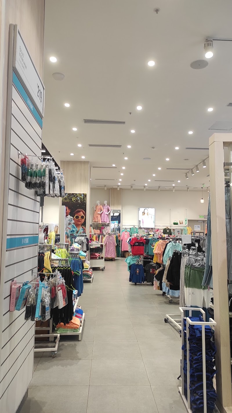 Max - Max Lulu International Shopping Mall, Anayara, Kochuveli, Thiruvananthapuram, Kerala 695029, India