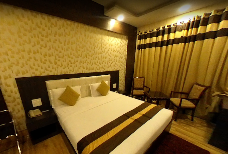 Hotel Paradise Ganga River Side - Hotel Paradise Ganga River Side Triveni Ghat, Main Bazar Rd, opposite Police Chowki, Mayakund, Rishikesh, Uttarakhand 249201, India