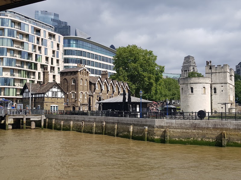 Tower Millennium Pier - Tower Millennium Pier, Lower Thames St, London EC3N 4DT, UK