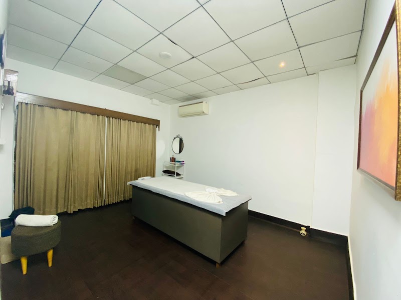 Signature Wellness Spa - Signature Wellness Spa First floor, 231 A, Road No. 12, above Central Bank of India, MLA Colony, Banjara Hills, Hyderabad, Telangana 500034, India