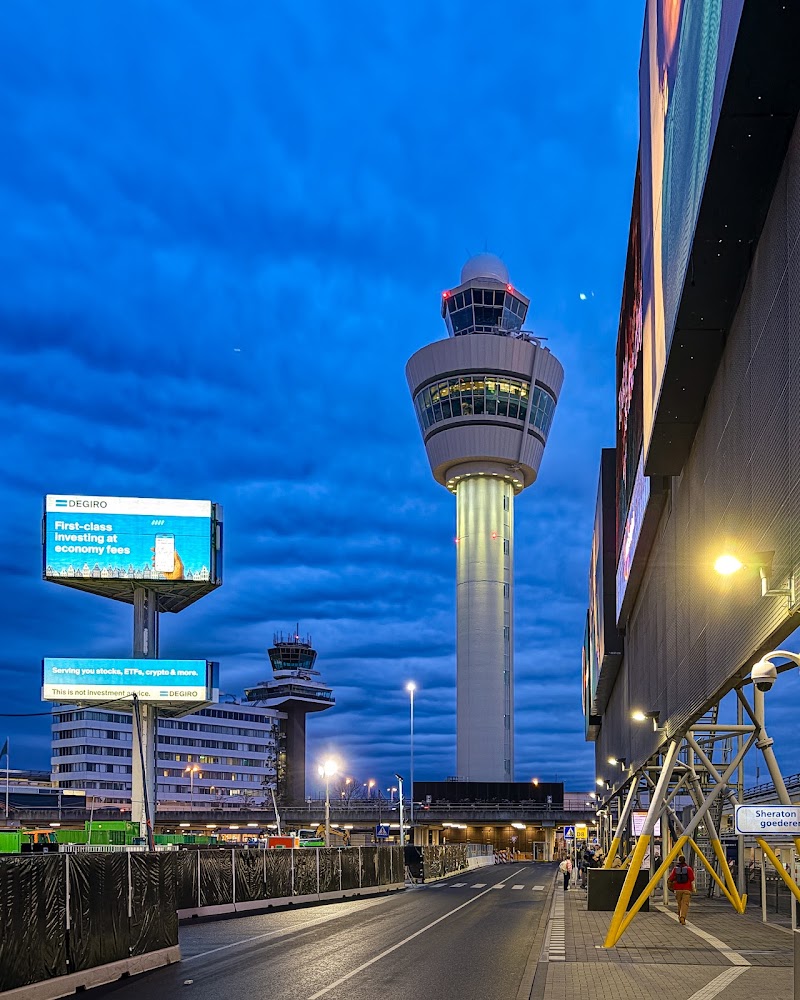 Schiphol Plaza - Schiphol Plaza Vertrekpassage 135, 1118 AX Schiphol, Netherlands
