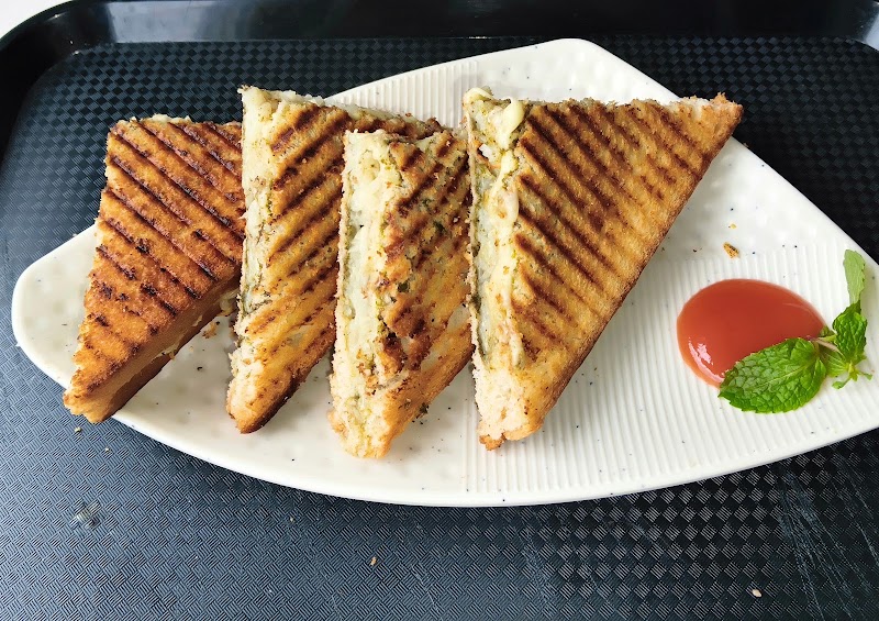 SHRIMANT CAFE & The chinese tadka
