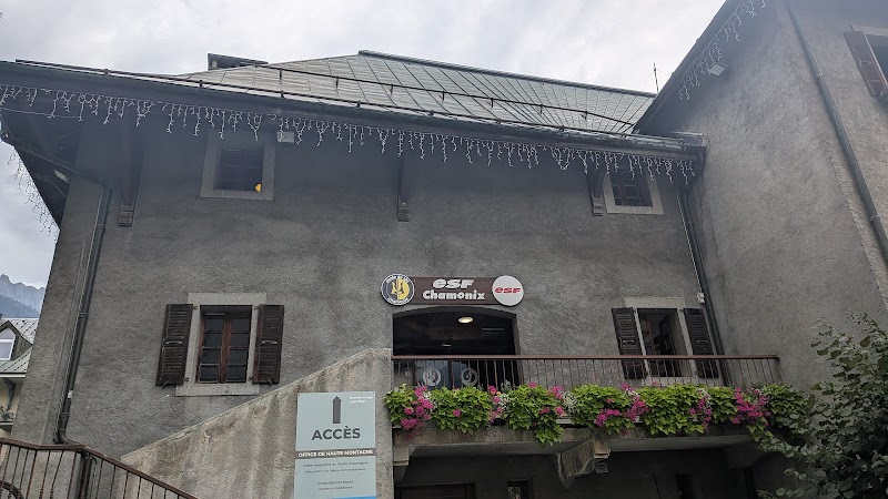 Office de Tourisme de Chamonix-Mont-Blanc - Office de Tourisme de Chamonix-Mont-Blanc, 85 Pl. du Triangle de l'Amitié, 74400 Chamonix-Mont-Blanc, France