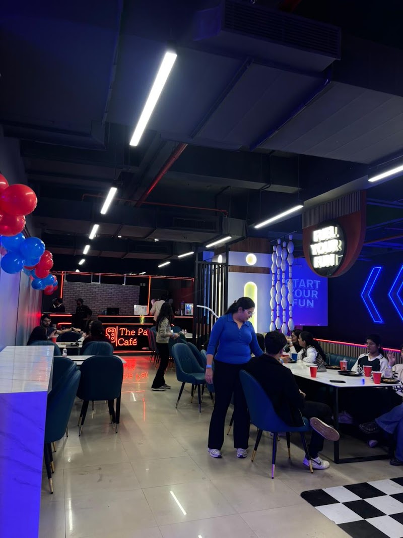 The Paddock Cafe - The Paddock Cafe LG Floor, JMD Empire Square, Mehrauli-Gurgaon Rd, Sector 28, DLF Phase 1, Gurugram, Sikanderpur Ghosi, Haryana 122002, India