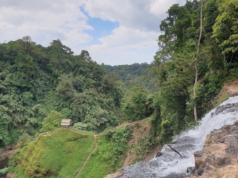 Tad Gneuang Waterfall - Tad Gneuang Waterfall, Ban Lak 40, Road 23, Paksong District, Champasak Province, Laos