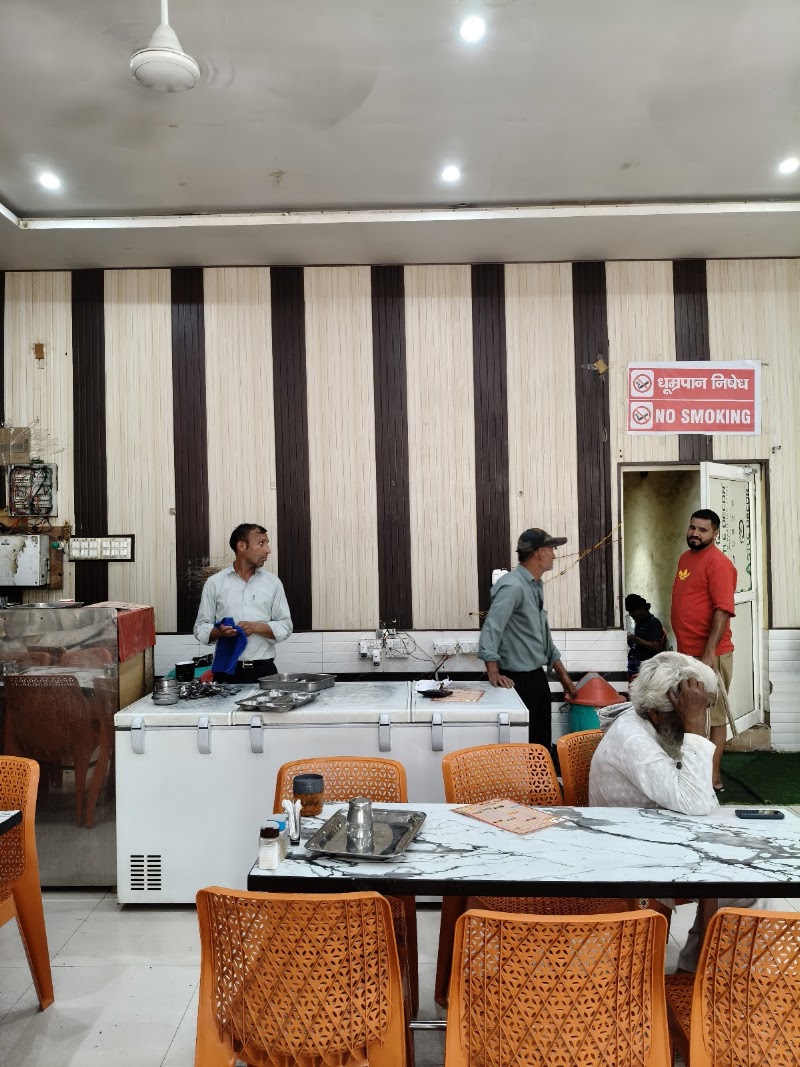 Chaudhary punjabi family dhaba - Chaudhary punjabi family dhaba HJ52+6QP, Atas Bangar, Uttar Pradesh 281504, India