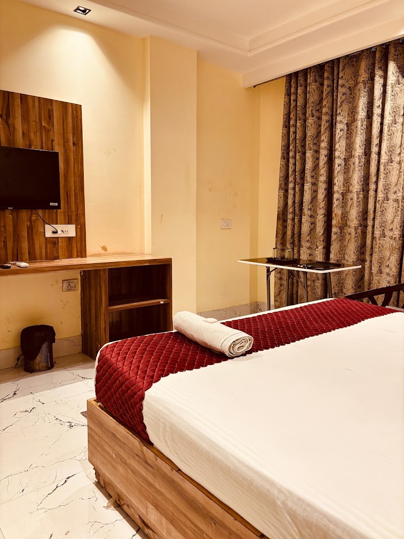Hotel Goodluck House Near Delhi Airport - Hotel Goodluck House Near Delhi Airport A-44 Raod No. 4, Street No. 9, Block B, Mahipalpur Extension, Mahipalpur, New Delhi, Delhi 110037, India