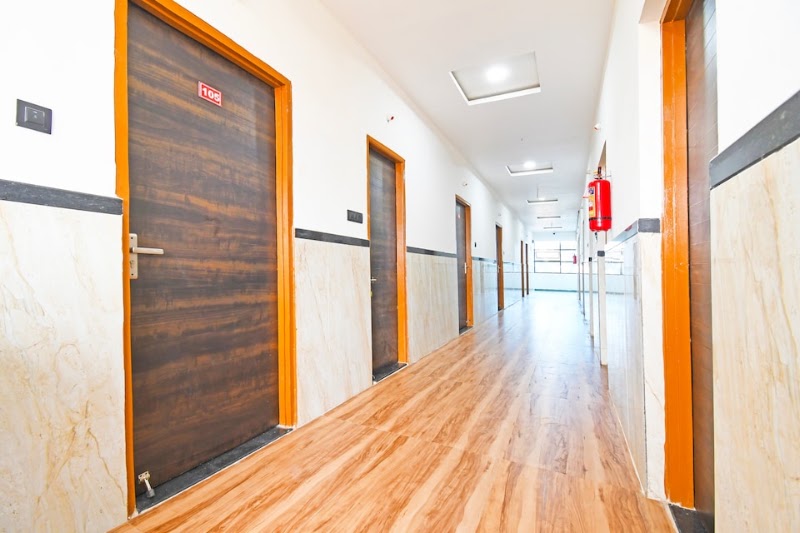 Super Hotel O by OYO Mana Camp Near Airport - Super Hotel O by OYO Mana Camp Near Airport Airport Rd, Chowk, Mana Camp, Temri, Raipur, Chhattisgarh 492015, India
