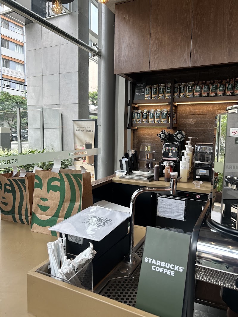 Starbucks - Starbucks, Av. Pedroso de Morais, 218 - Pinheiros, São Paulo - SP, 05420-000, Brazil
