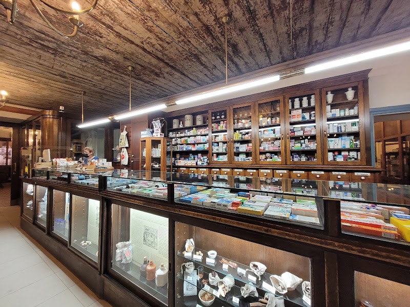 Town Hall Pharmacy - Town Hall Pharmacy, Raekoja plats 11, 10146 Tallinn, Estonia