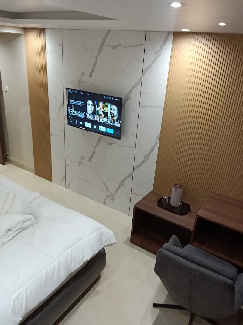 Kiwi Inn Hotel, Ujjain - Kiwi Inn Hotel, Ujjain 89, Railway Station ke samne, Loti school, ke pass, Madhav Nagar, Ujjain, Madhya Pradesh 456010, India