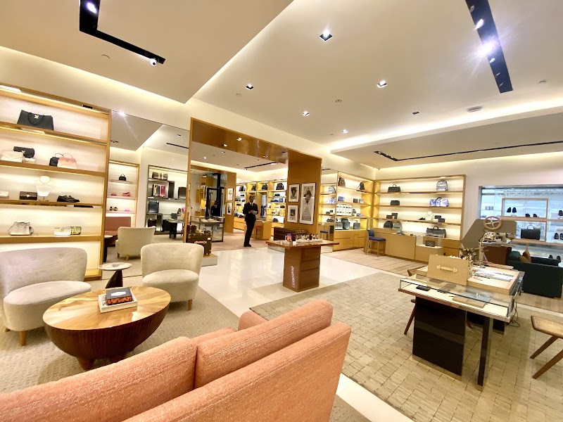 Louis Vuitton Bangalore UB City - Louis Vuitton Bangalore UB City No. 20-24, UB City, 24, Vittal Mallya Rd, KG Halli, D' Souza Layout, Ashok Nagar, Bengaluru, Karnataka 560001, India