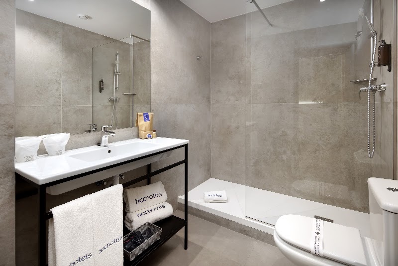 Hotel HCC Montblanc - Hotel HCC Montblanc Via Laietana, 61, Ciutat Vella, 08003 Barcelona, Spain