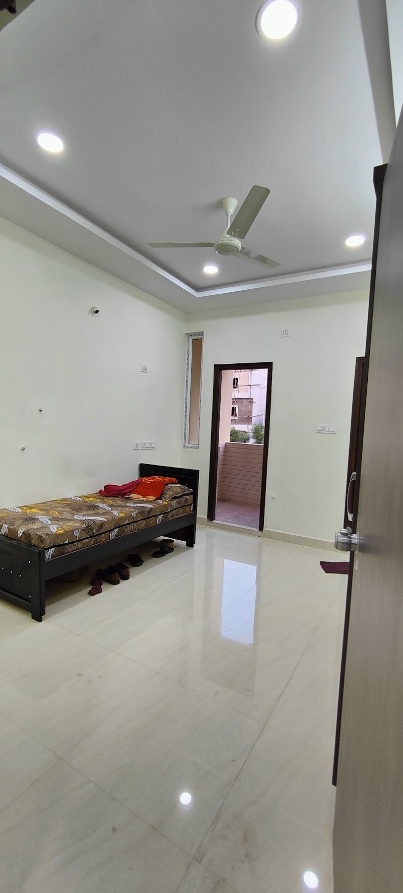 Beehive Accomodations and Co-living - Beehive Accomodations and Co-living Plot no:210,road no 11, road, opposite to bluedart office, VIP Hills, Jaihind Enclave, Madhapur, Hyderabad, Telangana 500081, India