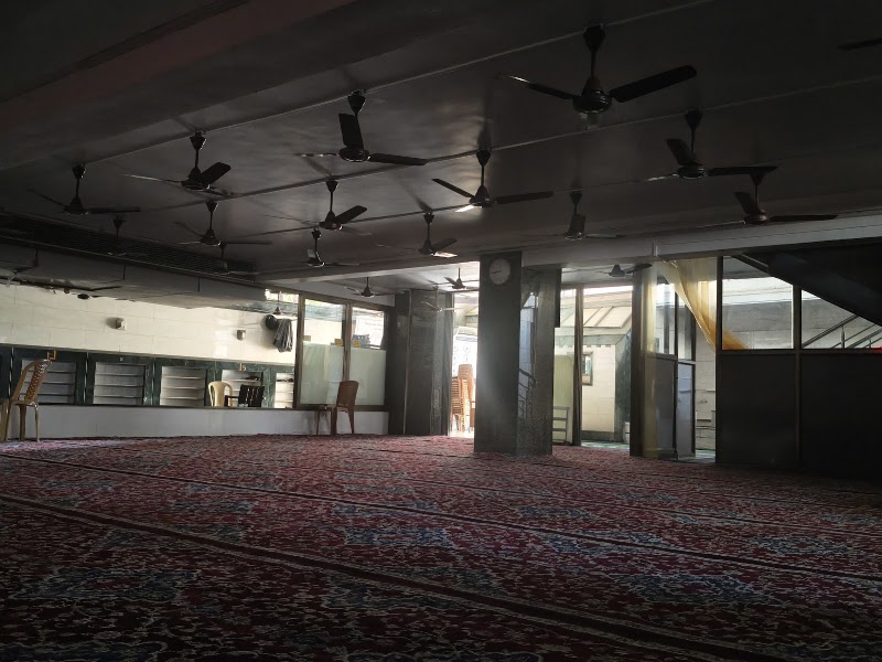 Perry Road Masjid - Perry Road Masjid, 32, Perry Cross Rd, Bandra West, Mumbai, Maharashtra 400050, India