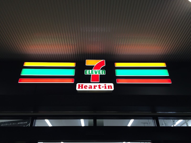 7-Eleven Heart-in - 7-Eleven Heart-in, 3-chōme-1-1 Umeda, Kita Ward, Osaka, 530-0001, Japan