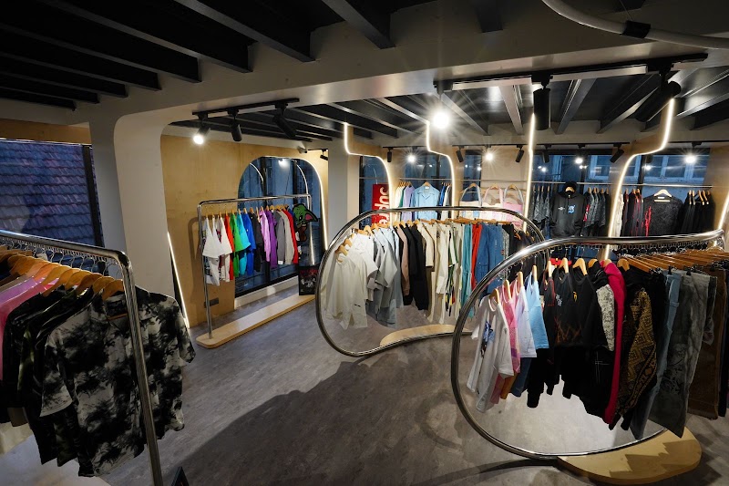 Projekt Street - Projekt Street, 3rd Floor, Rope Walk Ln, above the kalaghoda cafe, near 10th, Kala Ghoda, Fort, Mumbai, Maharashtra 400001, India