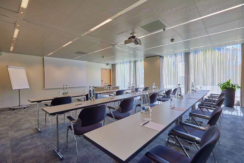 Radisson Blu Hotel, Lucerne - Radisson Blu Hotel, Lucerne Lakefront Centre, Inseliquai 12, 6005 Luzern, Switzerland