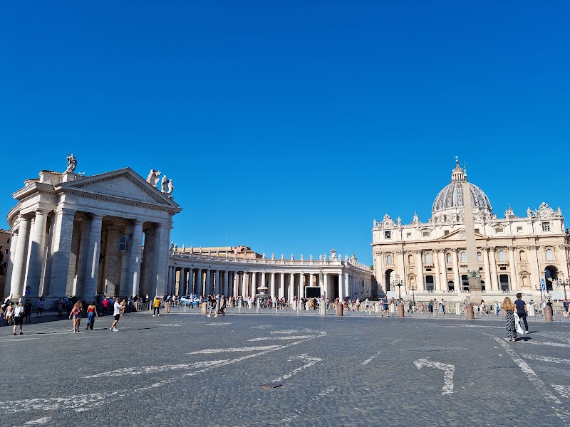 Bernini Fountain - Bernini Fountain, Piazza San Pietro, 00120 Città del Vaticano, Vatican City