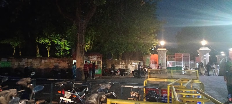 Gate 5, Azad Park - Gate 5, Azad Park, Panna Lal Rd, George Town, Prayagraj, Uttar Pradesh 211002, India