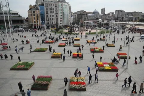 Taksim Square - Taksim Square, Kocatepe, Tak-ı Zafer Cd., 34435 Beyoğlu/İstanbul, Türkiye