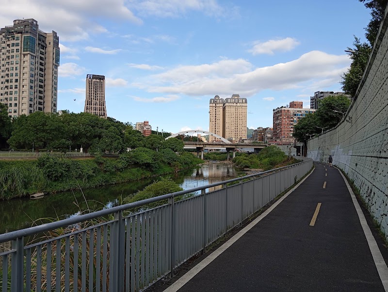 景美溪左岸新店河濱腳踏車道 - 景美溪左岸新店河濱腳踏車道, Xinyi Village, Xindian District, New Taipei City, Taiwan 231