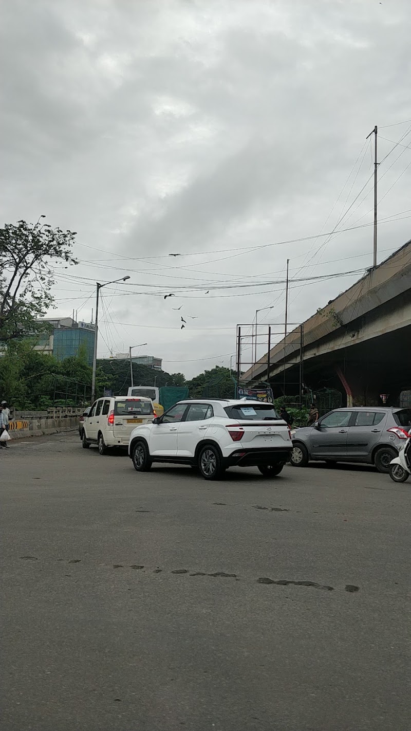 Silk Board Signal - Silk Board Signal Phase 3, 507, Hosur Rd, Muneswara Nagar, Sector 6, HSR Layout, Bengaluru, Karnataka 560068, India