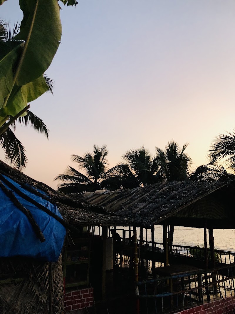 Dolphin Shanti Café - Dolphin Shanti Café G88G+XGW, Om Beach - Half Moon Beach - Paradise Beach Trail, Gokarna, Karnataka 581326, India