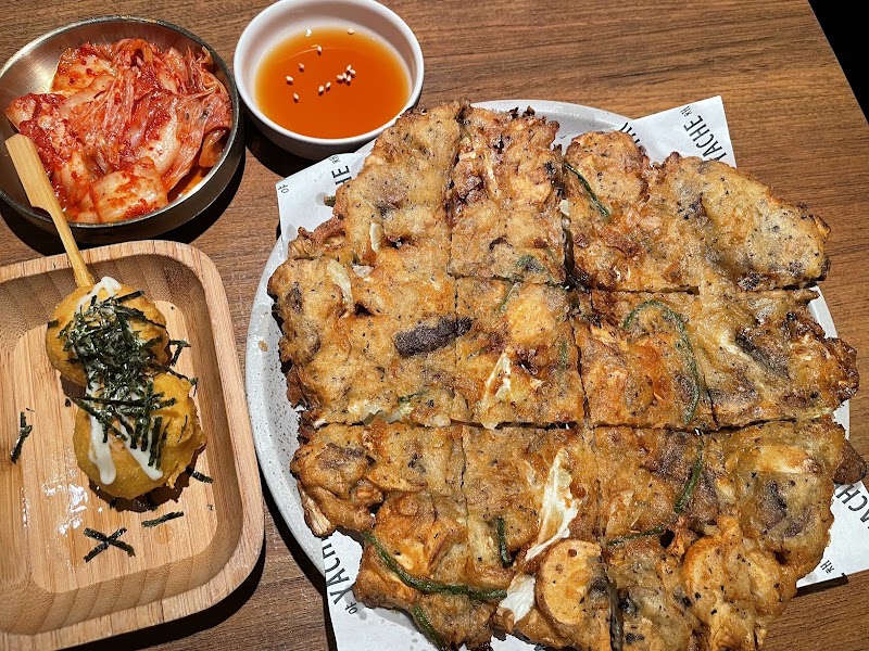 Yache 韓式蔬食 信義店 - Yache 韓式蔬食 信義店 110, Taiwan, Taipei City, Xinyi District, Xingya Village, Songgao Rd, 11號4 樓