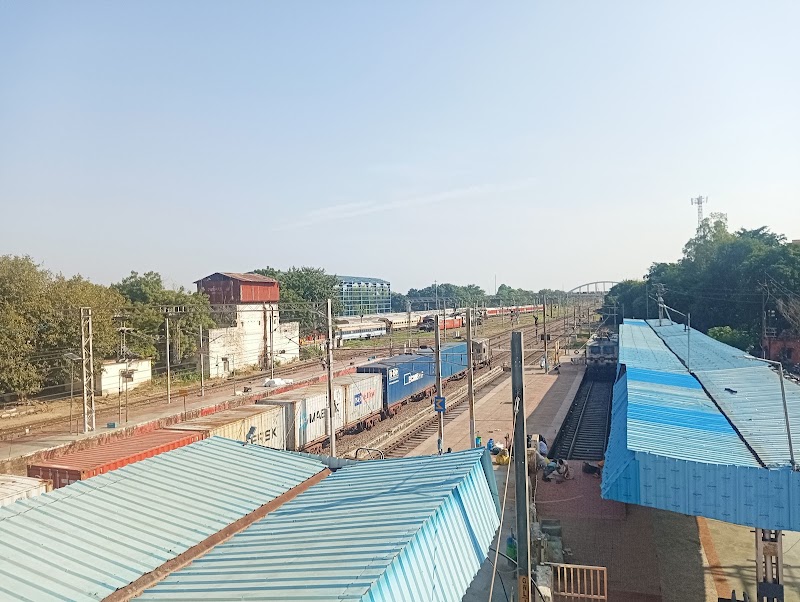 Gwalior Junction Railway Station platform 2 - Gwalior Junction Railway Station platform 2, 659M+26X, Junction, Railway Colony, Gwalior, Madhya Pradesh 474002, India