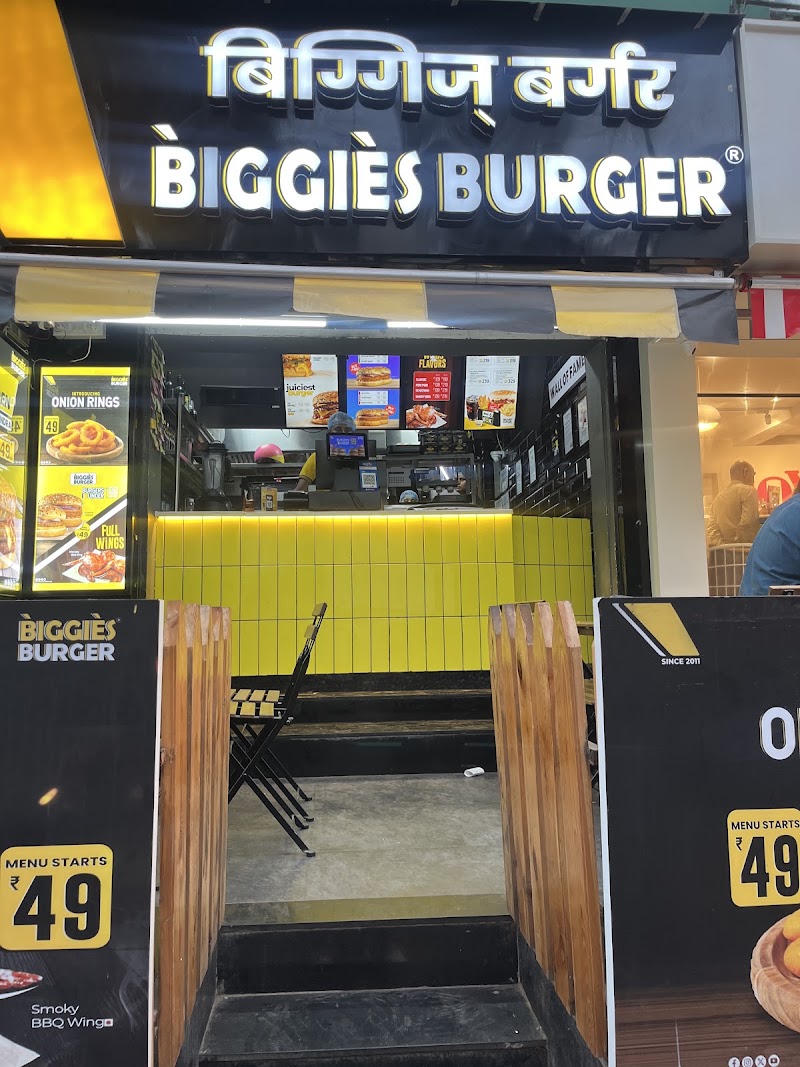 Biggies Burger: Bandra - Biggies Burger: Bandra Gagangiri CHS Ltd, Plot 21, Sangeet Samrat Naushad Ali Rd, opposite Carter Promenade, Union Park, Pali Hill, Mumbai, Maharashtra 400052, India