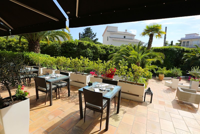 Hôtel La Villa Cap d'Antibes - Hôtel La Villa Cap d'Antibes, 23 Av. Saramartel, 06160 Antibes, France