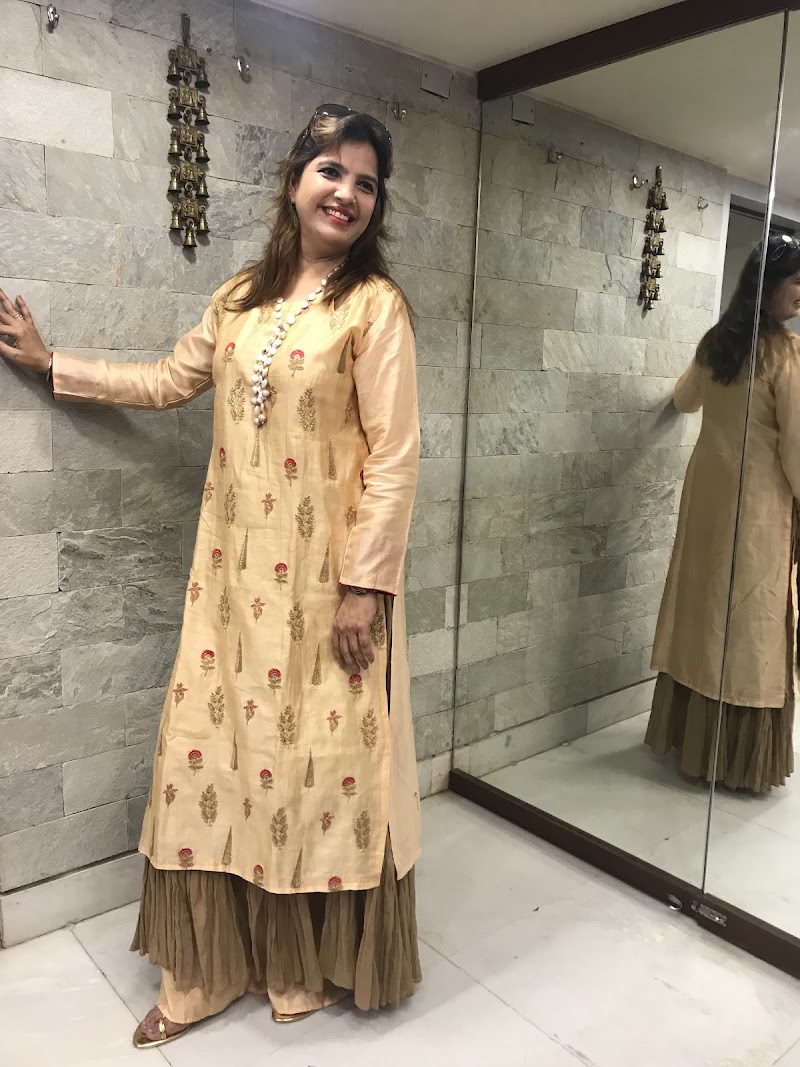 Enrobe By Varshaa - Enrobe By Varshaa, 1, Casabella, Plot No 692, Corner of 15th Road, &, Khar Pali Rd, opp. Banng, Khar, Khar West, Mumbai, Maharashtra 400052, India