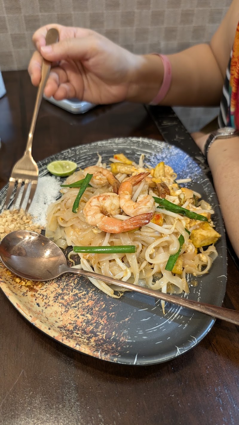 Pratunam Thai Halal Food - Pratunam Thai Halal Food, Ratchaprarop Rd, Khwaeng Thanon Phaya Thai, Khet Ratchathewi, Krung Thep Maha Nakhon 10400, Thailand