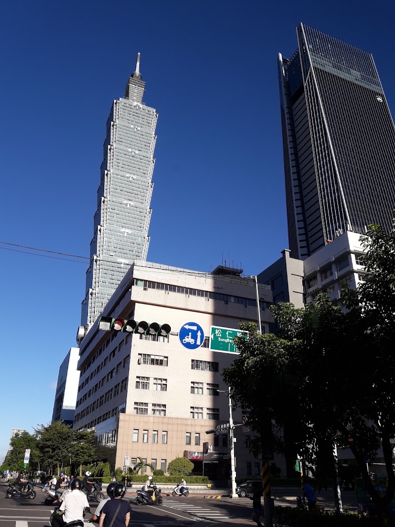 MRT Xiangshan Sta. - MRT Xiangshan Sta. Xinyi District, Taipei City, Taiwan 110