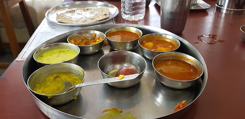 Pankaj Bhojanalaya(Pure veg & Jain food) - Pankaj Bhojanalaya(Pure veg & Jain food) No.1, Bharathiyar Complex, Charing Cross, Commercial Rd, Upper Bazar, Ooty, Tamil Nadu 643001, India