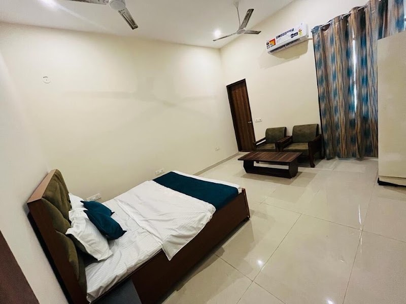 The Noida Inn - The Noida Inn h23, hospital Road, behind cloud 9, Block C, Kendriya Vihar, Sector 51, Noida, Uttar Pradesh 201303, India
