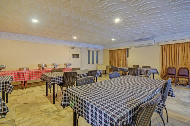 Townhouse OAK Vinayak In - Townhouse OAK Vinayak In 6, Geetha Hall Rd, Opp.Railway Station, Gopalapuram, Coimbatore, Tamil Nadu 641018, India