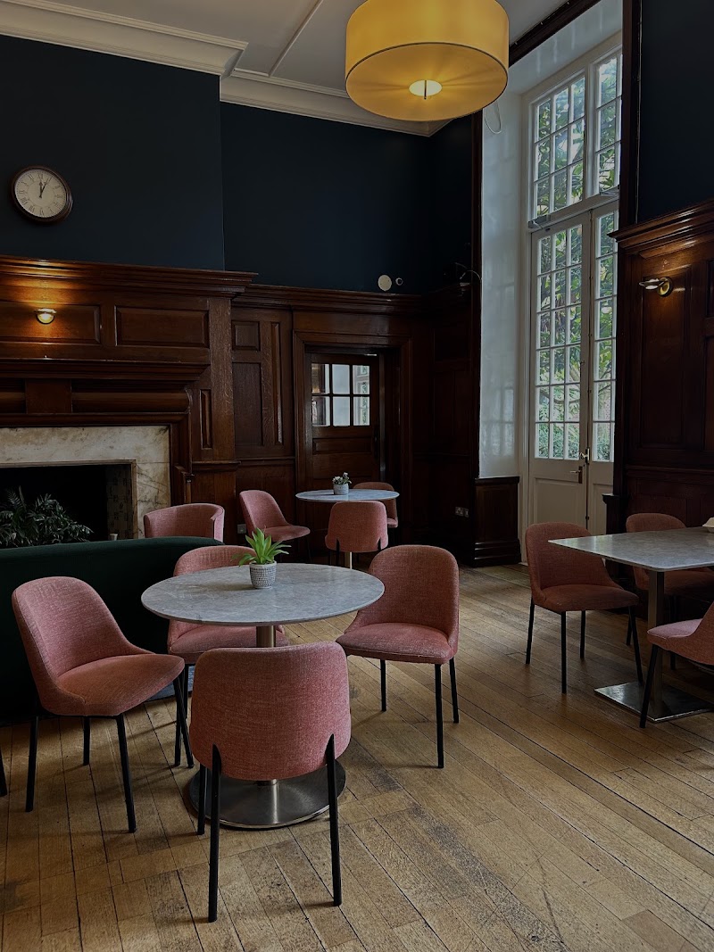 Regent's University London - Regent's University London Inner Cir, London NW1 4NS, UK