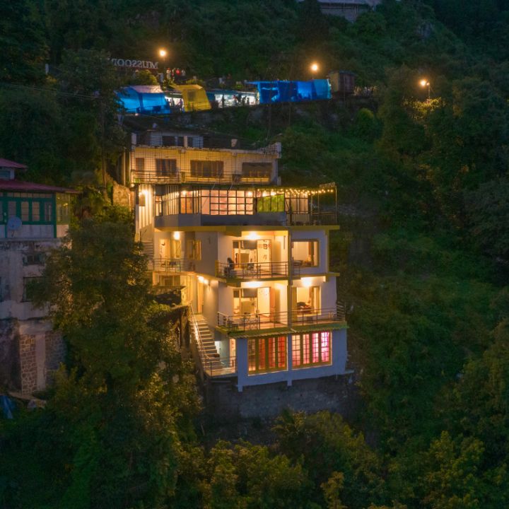 The Hosteller Mussoorie, Mall Road - The Hosteller Mussoorie, Mall Road Tibetan Market Gali, behind Accord Hotel, The Mall Road, Mussoorie, Uttarakhand 248179, India