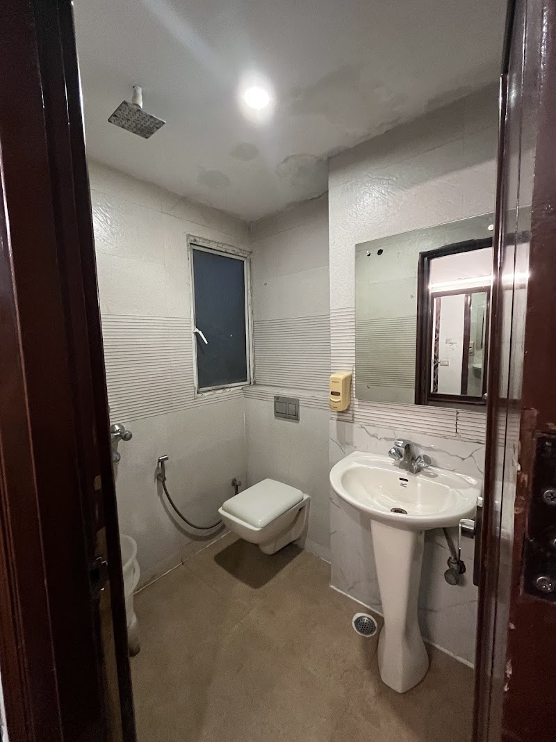 Hotel Chanchal Deluxe - Hotel Chanchal Deluxe 8575, Arakashan Rd, Ram Nagar, Paharganj, New Delhi, Delhi, 110055, India