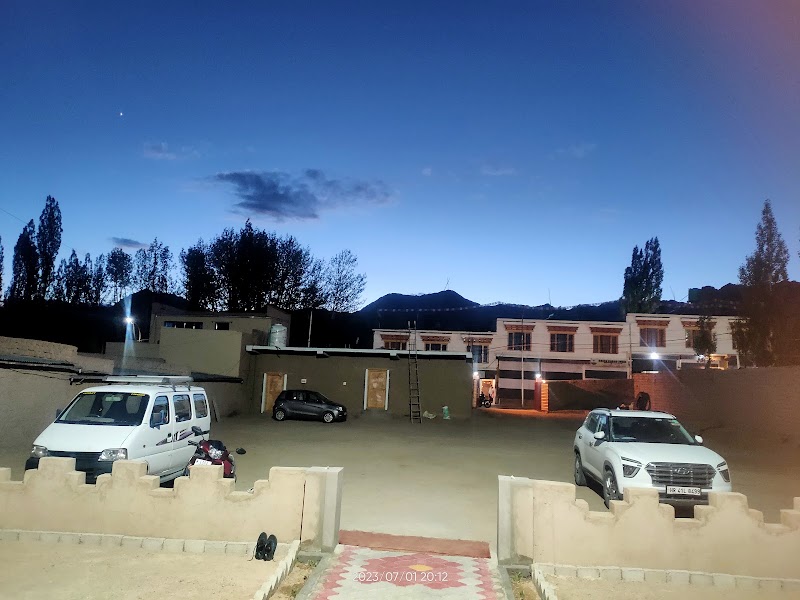 LEH CROWN INN - LEH CROWN INN, Leh, 194101
