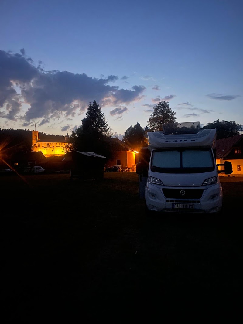 Kostenpflichtiger Parkplatz Rosenberg - Kostenpflichtiger Parkplatz Rosenberg, Rožmberk nad Vltavou 22, 382 18 Rožmberk nad Vltavou, Czechia