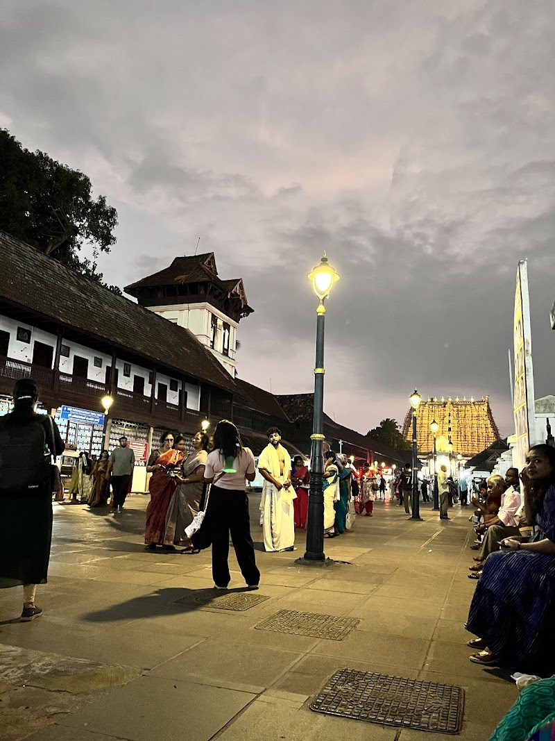 Sree Padmanabhaswamy Temple - Sree Padmanabhaswamy Temple FWMW+4HH, Padmanabhaswamy Temple Rd, Fort, East Fort, Pazhavangadi, Thiruvananthapuram, Kerala 695023, India